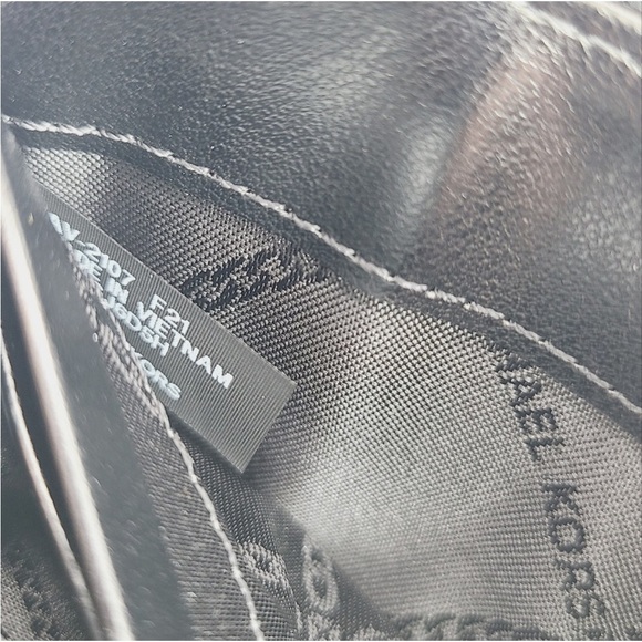 Michael Kors Zip Small Zip Around Card Case Wallet Animal Print Haircalf - Picture 6 of 7